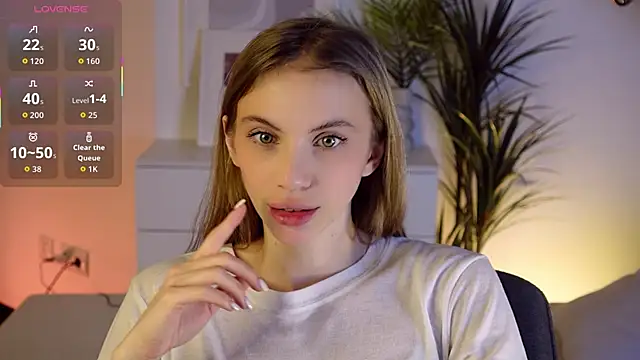 Snapshot of mia_silkk chatting on 11/17/25, 06:06 mia silkk online show from 11/17/25, 06:06