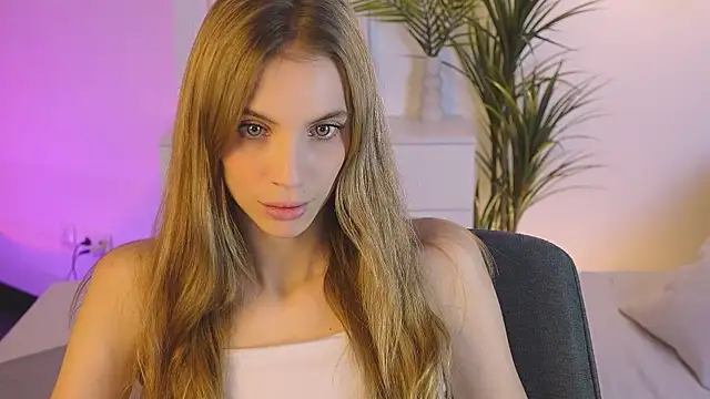 Snapshot of mia_silkk chatting on 11/11/25, 06:19 mia silkk online show from 11/11/25, 06:19