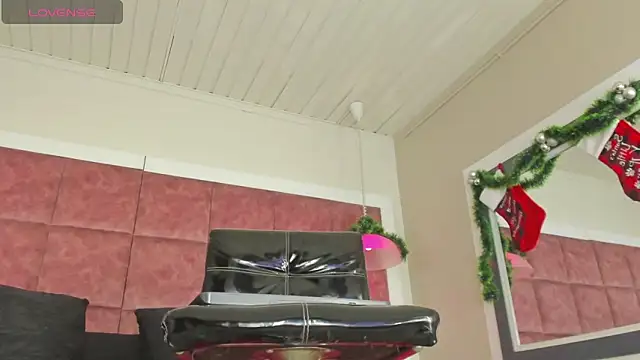 Shara Goddes05 online show from 12/15/25, 02:23