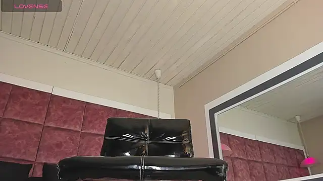 Shara Goddes05 online show from 10/14/25, 02:45