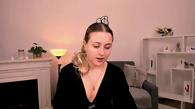 Lulu   Moon online show from 04/08/26, 09:05