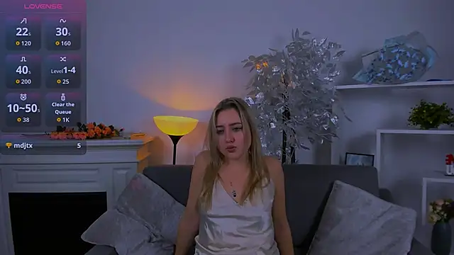 Lulu   Moon online show from 11/03/25, 06:51