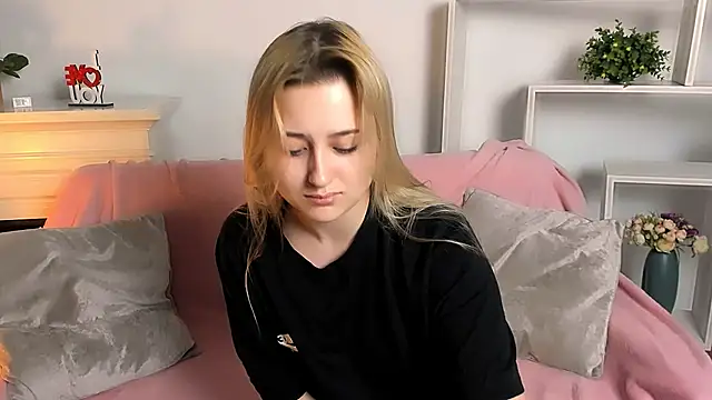 Lulu   Moon online show from 03/20/26, 09:05