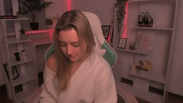 Lulu   Moon online show from 11/27/25, 06:47