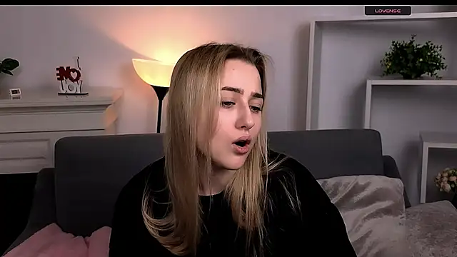 Lulu   Moon online show from 03/12/26, 09:41