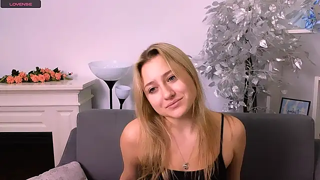 Lulu   Moon online show from 12/01/25, 06:47