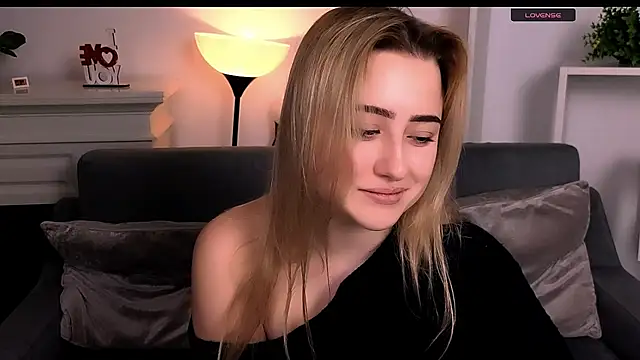 Lulu   Moon online show from 03/17/26, 10:02