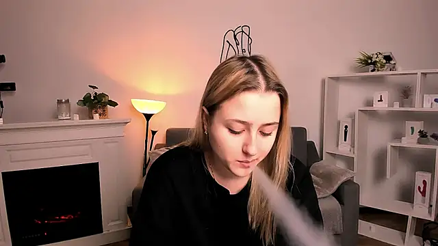 Lulu   Moon online show from 04/10/26, 09:22