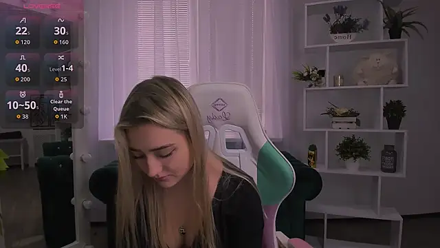 Lulu   Moon online show from 11/13/25, 08:51