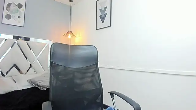 Maite black online show from 11/30/25, 03:07