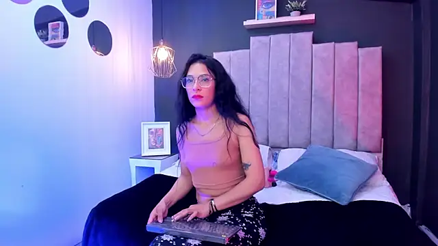 Maite black online show from 11/05/25, 03:31