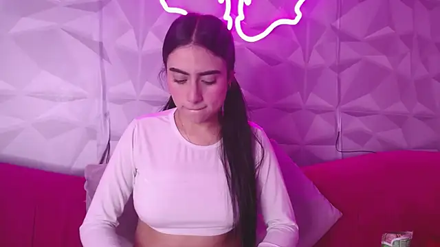kira moon 01 online show from 10/15/25, 07:44