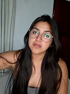 Snapshot of morenalatinaa chatting on 01/17/26, 05:00 morenalatinaa online show from 01/17/26, 05:00