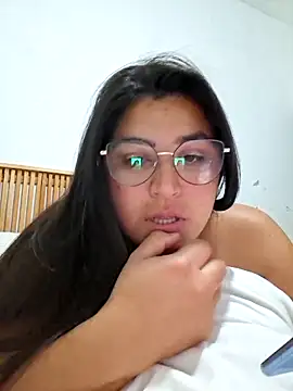 Snapshot of morenalatinaa chatting on 02/27/26, 07:24 morenalatinaa online show from 02/27/26, 07:24