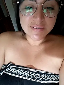 Snapshot of morenalatinaa chatting on 02/02/26, 08:57 morenalatinaa online show from 02/02/26, 08:57