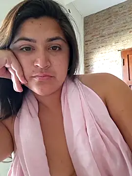 Snapshot of morenalatinaa chatting on 02/15/26, 01:10 morenalatinaa online show from 02/15/26, 01:10