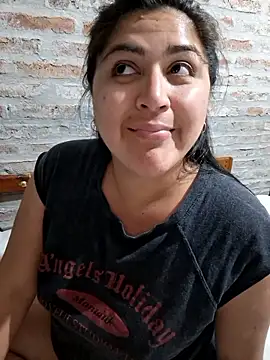 Snapshot of morenalatinaa chatting on 01/19/26, 03:54 morenalatinaa online show from 01/19/26, 03:54