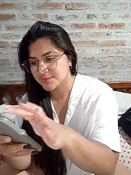 morenalatinaa online show from 04/06/26, 04:19