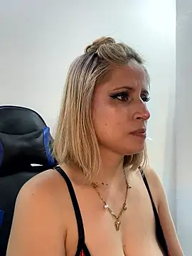 Adeline 1 online show from 01/12/26, 02:29