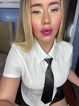 Snapshot of _Miss_Erika_ chatting on 10/13/25, 09:22 Miss Erika online show from 10/13/25, 09:22