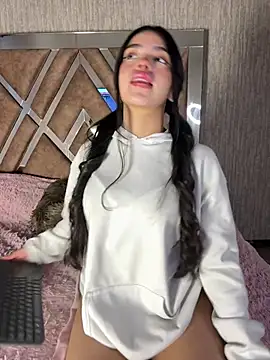 LunaMoore Pink online show from 03/12/26, 12:42