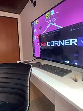 LunaMoore Pink online show from 12/19/25, 12:29