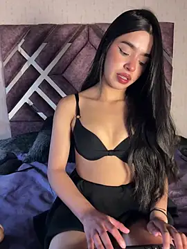 LunaMoore Pink online show from 03/06/26, 12:44