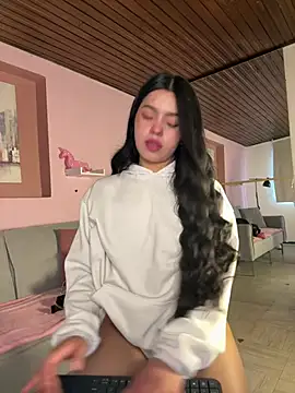 LunaMoore Pink online show from 07/08/26, 11:55