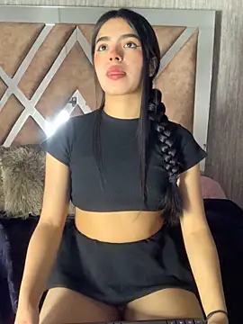 LunaMoore Pink online show from 02/11/26, 12:38