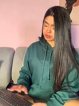 LunaMoore Pink online show from 03/10/26, 12:53