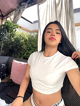 LunaMoore Pink online show from 10/24/25, 01:32