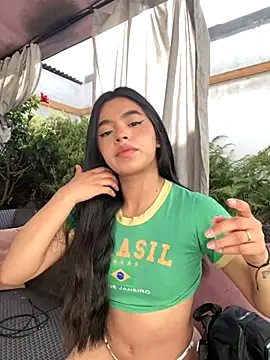 LunaMoore Pink online show from 10/21/25, 01:10