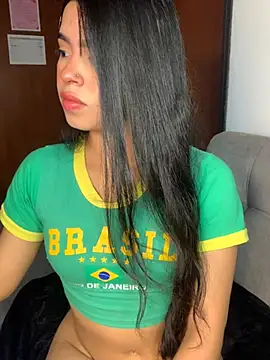 LunaMoore Pink online show from 03/17/26, 12:41