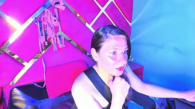 Snapshot of Kylie_Bloom chatting on 04/15/26, 10:43 Kylie Bloom online show from 04/15/26, 10:43