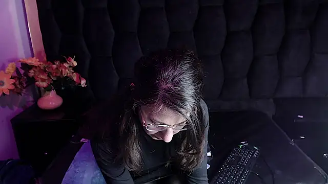 Kylie Bloom online show from 11/16/25, 11:30