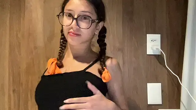 Snapshot of absoluthorrorfield chatting on 11/12/25, 12:48 absoluthorrorfield online show from 11/12/25, 12:48