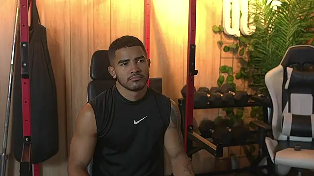 Snapshot of Reik_Vonn chatting on 11/10/25, 12:10 Reik Vonn online show from 11/10/25, 12:10