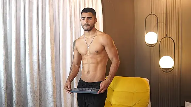 Snapshot of Reik_Vonn chatting on 11/11/25, 12:11 Reik Vonn online show from 11/11/25, 12:11