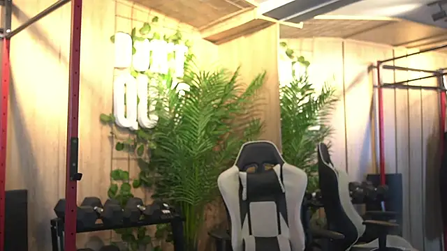 Snapshot of Reik_Vonn chatting on 12/01/25, 12:17 Reik Vonn online show from 12/01/25, 12:17