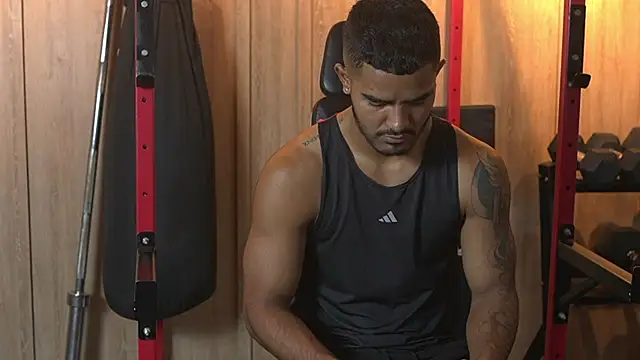 Snapshot of Reik_Vonn chatting on 11/07/25, 12:10 Reik Vonn online show from 11/07/25, 12:10