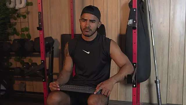 Snapshot of Reik_Vonn chatting on 10/15/25, 12:13 Reik Vonn online show from 10/15/25, 12:13