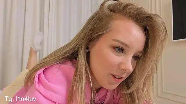 AIicaparkerc online show from 11/02/25, 09:20