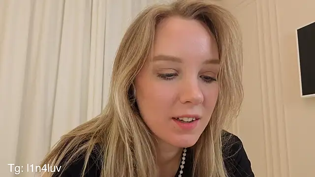 AIicaparkerc online show from 11/13/25, 09:19