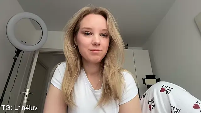 AIicaparkerc online show from 04/05/26, 02:02