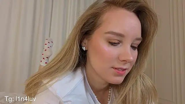 AIicaparkerc online show from 11/11/25, 09:20