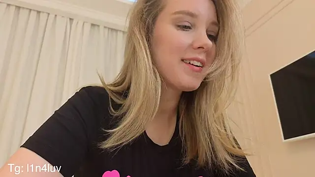 AIicaparkerc online show from 12/02/25, 10:11