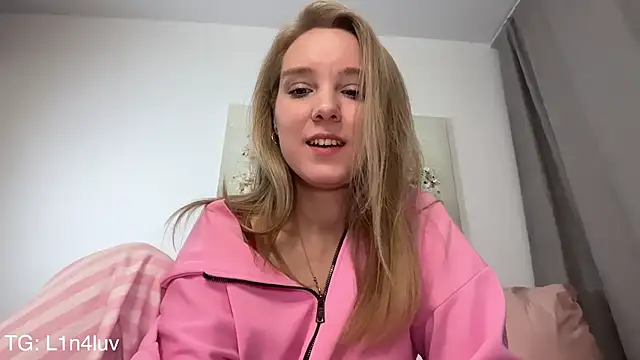 AIicaparkerc online show from 04/01/26, 06:16