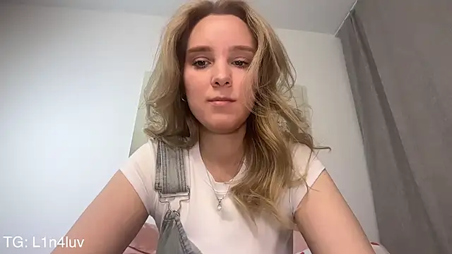 AIicaparkerc online show from 03/26/26, 04:16