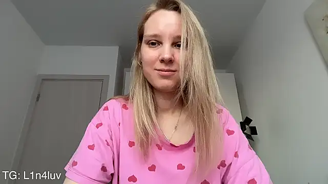 AIicaparkerc online show from 04/13/26, 04:11