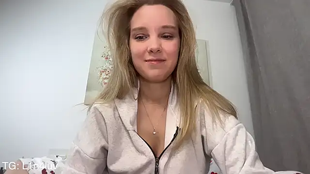 AIicaparkerc online show from 03/19/26, 02:28